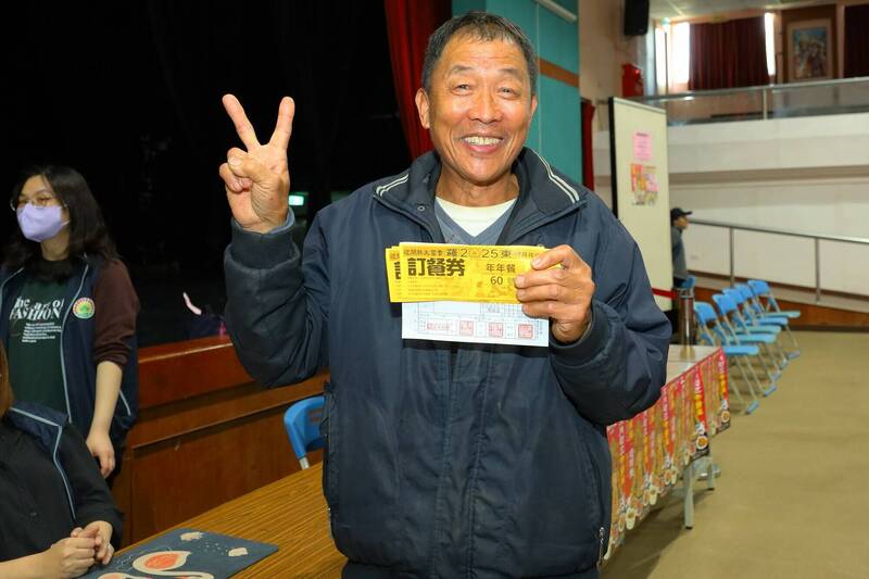 羅東「呷拜拜」500桌美食搶破頭  10多小時徹夜排隊終於如願 - 生活 - 自由時報電子報