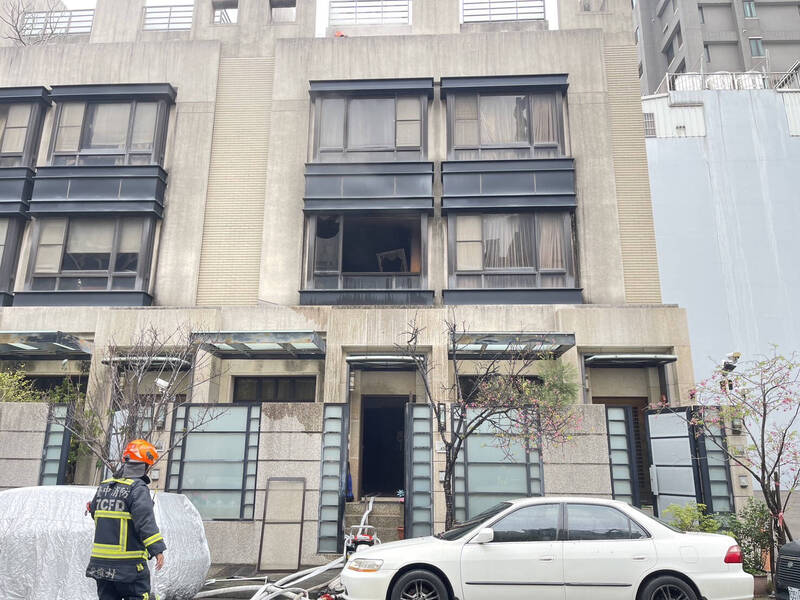 台中南屯住宅突竄濃煙！疑行動電源悶燒 臥室遭殃 - 社會 - 自由時報電子報