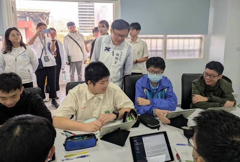 新北第2所AI+科技高中 「TeamNT AI基地教室」錦和高中揭牌 - 生活 - 自由時報電子報