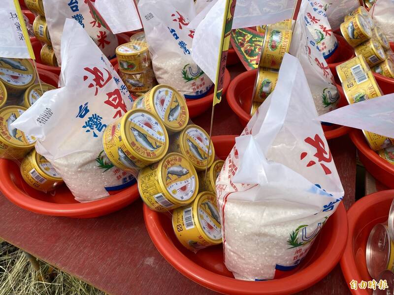 高雄獅甲慈明宮現6122桌壯觀「桌海」 罕見普渡嬰靈 - 生活 - 自由時報電子報