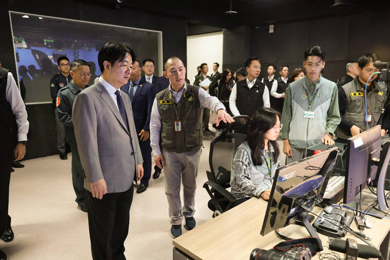 勗勉青年日報、軍聞社 賴總統：抵禦中共「無煙硝攻勢」具強大嚇阻力 - 政治 - 自由時報電子報