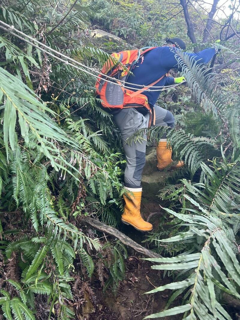 男子獨攀新北「劍龍稜」迷路 警消成功救援 - 社會 - 自由時報電子報