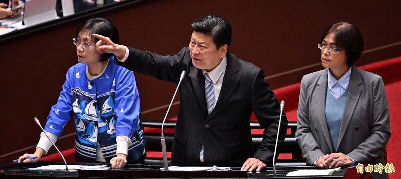 傅崐萁質詢翁曉玲、林倩綺在旁罰站 吳思瑤：來國會當皇帝？ - 政治 - 自由時報電子報