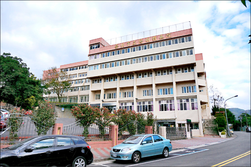 4秒踹4下 踢死重障女院生 - 社會 - 自由時報電子報