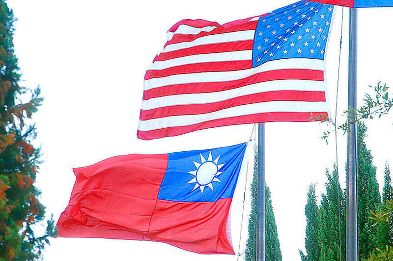 The flags of the Republic of China, left, and the US flutter outside a hotel in Houston, Texas, on Jan. 8, 2017.
Photo: CNA The flags of the Republic of China, left, and the US flutter outside a hotel in Houston, Texas, on Jan. 8, 2017.
Photo: CNA