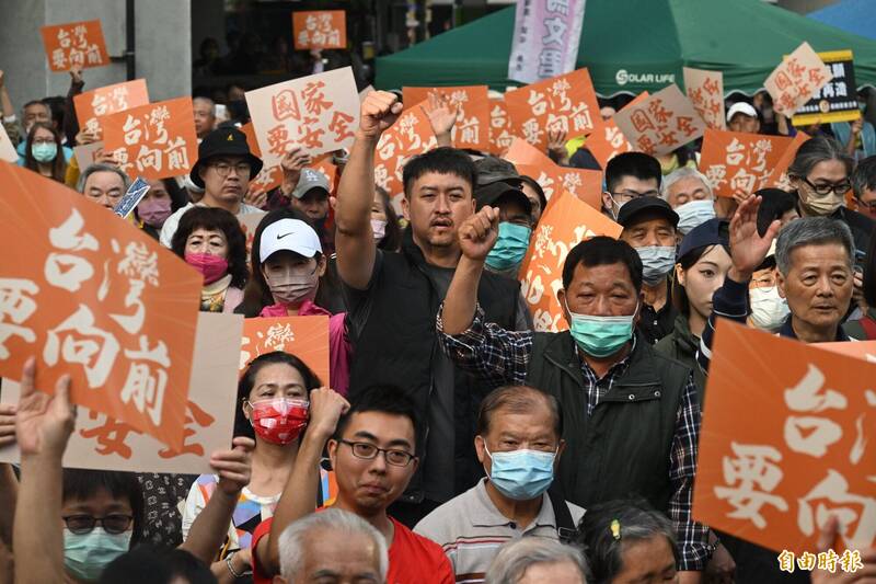「人民是頭家」首場開講從台中市出發,民眾高呼「國家要安全、台灣要向前」口號!(記者廖耀東攝) 「人民是頭家」首場開講從台中市出發,民眾高呼「國家要安全、台灣要向前」口號!(記者廖耀東攝)