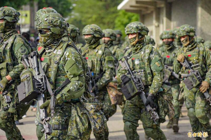 許多網友在網路上回憶昔日服兵役或軍旅生涯,齊喊「我是台灣人,我反共」。示意圖。(資料照) 許多網友在網路上回憶昔日服兵役或軍旅生涯,齊喊「我是台灣人,我反共」。示意圖。(資料照)