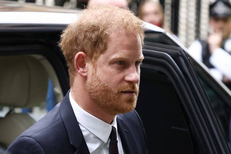 英國哈利王子被懷疑在申請簽證時隱瞞吸毒紀錄,法官裁定18日之前必須公開他的移民資訊。(法新社) 英國哈利王子被懷疑在申請簽證時隱瞞吸毒紀錄,法官裁定18日之前必須公開他的移民資訊。(法新社)