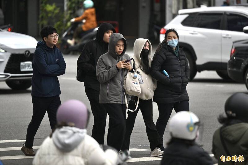 今天北部及東北部高溫僅12到14度,氣溫偏低時間長。 今天北部及東北部高溫僅12到14度,氣溫偏低時間長。