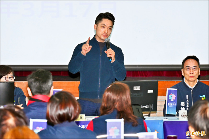 台北市長蔣萬安昨天出席中正區里長有約座談,有里長反映水溝惡臭,多年沒解決。(記者塗建榮攝) 台北市長蔣萬安昨天出席中正區里長有約座談,有里長反映水溝惡臭,多年沒解決。(記者塗建榮攝)
