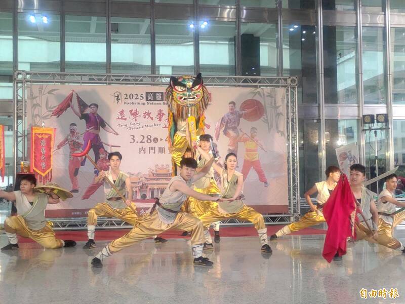 臺南大學創意宋江陣頭。(記者王榮祥攝) 臺南大學創意宋江陣頭。(記者王榮祥攝)
