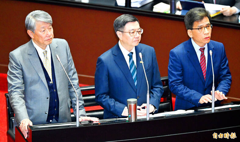 From left, Minister of Economic Affairs J.W. Kuo, Premier Cho Jung-tai and Financial Supervisory Commission Chairman Peng Jin-lung attend a question-and-answer session at the legislature in Taipei yesterday.
Photo: Liao Chen-hui, Taipei Times
From left, Minister of Economic Affairs J.W. Kuo, Premier Cho Jung-tai and Financial Supervisory Commission Chairman Peng Jin-lung attend a question-and-answer session at the legislature in Taipei yesterday.
Photo: Liao Chen-hui, Taipei Times