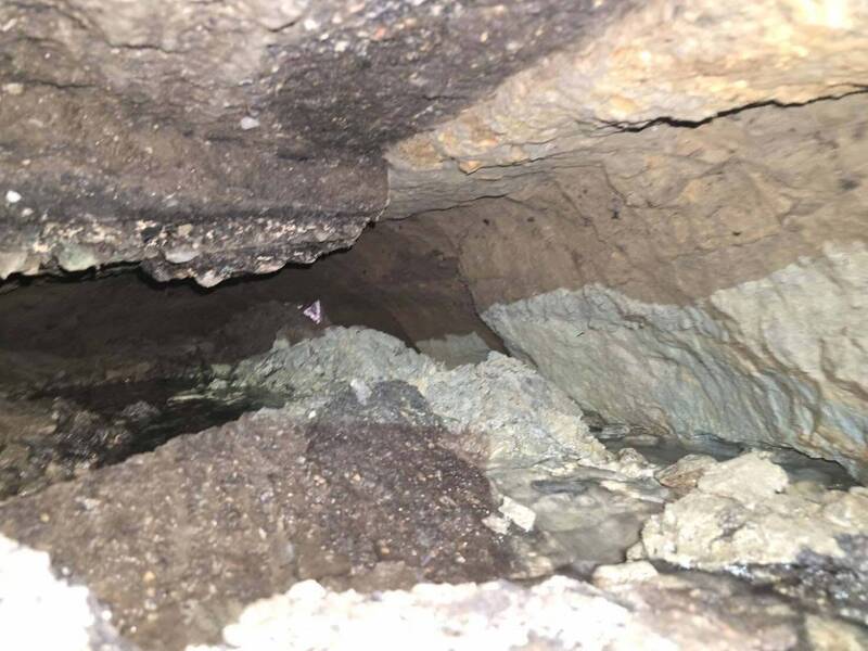 路面凹陷約1公尺深。。(取自新竹市議員徐美惠臉書) 路面凹陷約1公尺深。。(取自新竹市議員徐美惠臉書)