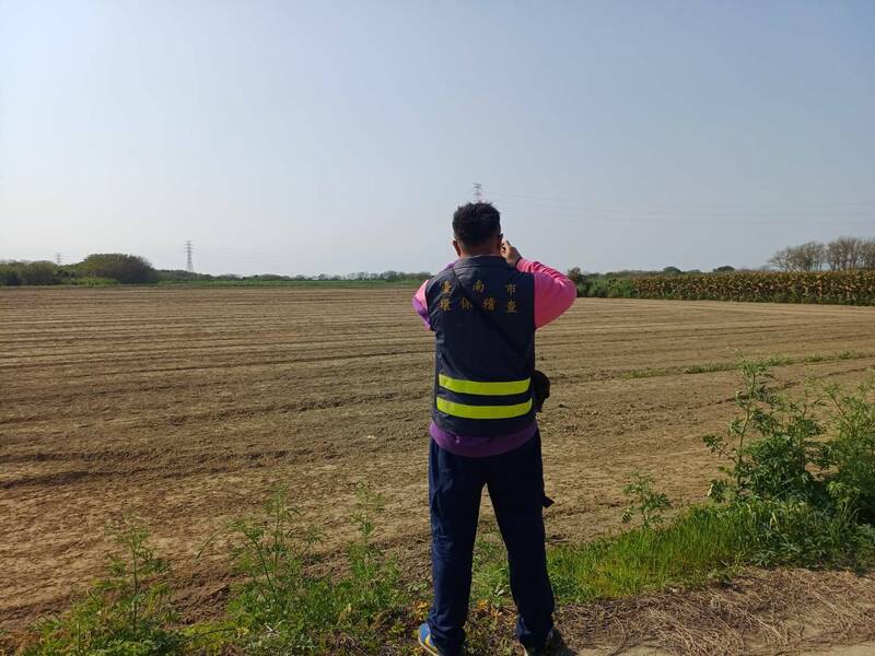 農地大量施肥導致惡臭，南市環保局表示，針對高風險業者蒐集查證，並視情況動用空拍機與微感器溯源稽查。（圖由南市環保局提供）