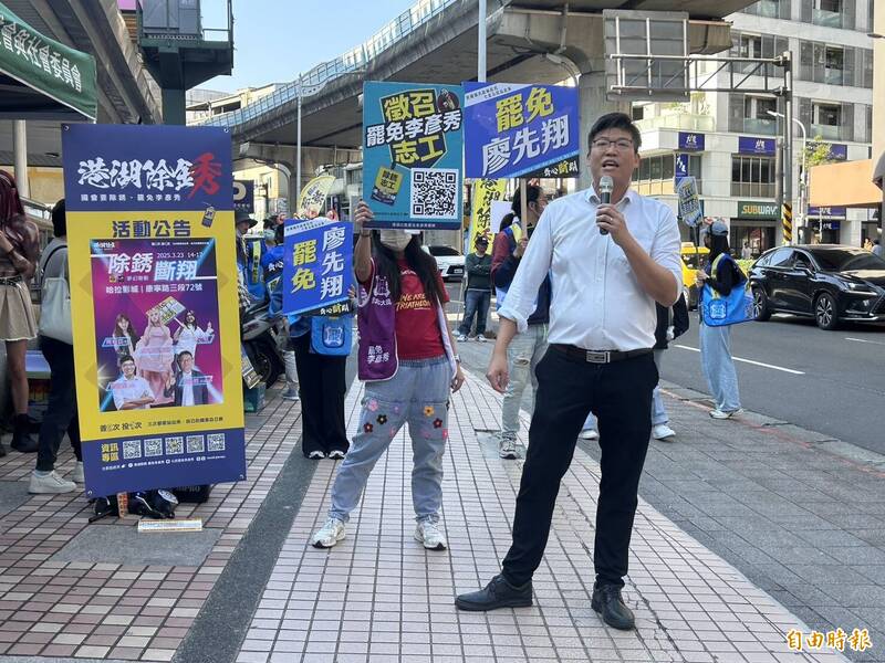 詹晉鑒律師提醒，儘管罷免李彥秀第一階段連署已順利通過，但距離第二及第三階段的連署數分別仍須達到6萬、8萬份，呼籲民眾踴躍參與。（記者劉詠韻攝）