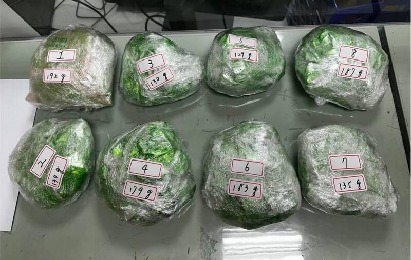 長榮海運賴姓船員涉嫌夥同2名前船員自泰國走私毒品,被橋頭地檢署查獲並起訴;賴姓船員案發後已離職。(橋檢提供) 長榮海運賴姓船員涉嫌夥同2名前船員自泰國走私毒品,被橋頭地檢署查獲並起訴;賴姓船員案發後已離職。(橋檢提供)