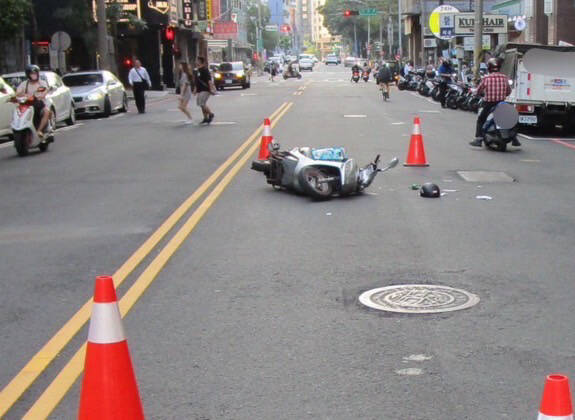 王男騎車途中突自摔命危，經送醫搶救仍宣告不治。（民眾提供）