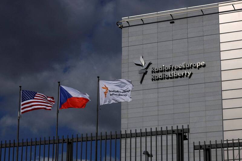 美國聯邦地方法院法官蘭伯斯發布臨時限制令，暫時阻止川普政府終止對「自由歐洲電台/自由電台」的資金撥付。（路透）