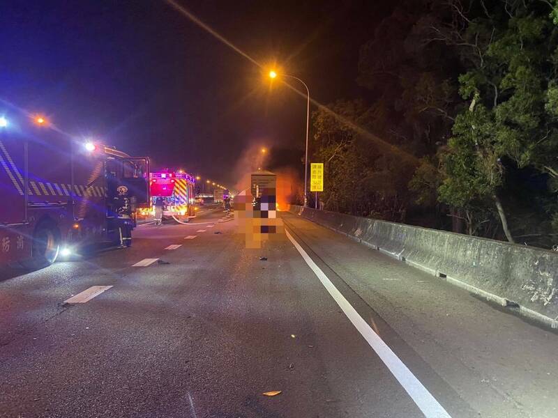 國道大貨車追撞釀火燒車，1駕駛死亡。（民眾提供）