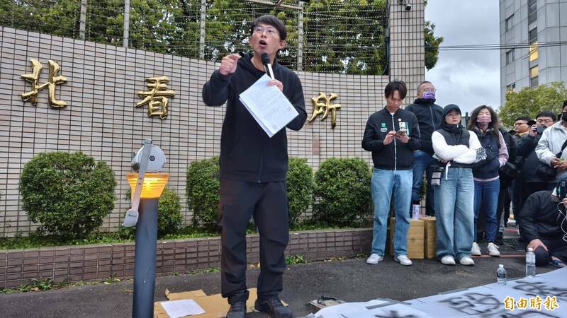 民眾黨主席黃國昌到台北看守所遞狀,要替前主席柯文哲自聘醫師看診。(記者吳仁捷攝) 民眾黨主席黃國昌到台北看守所遞狀,要替前主席柯文哲自聘醫師看診。(記者吳仁捷攝)
