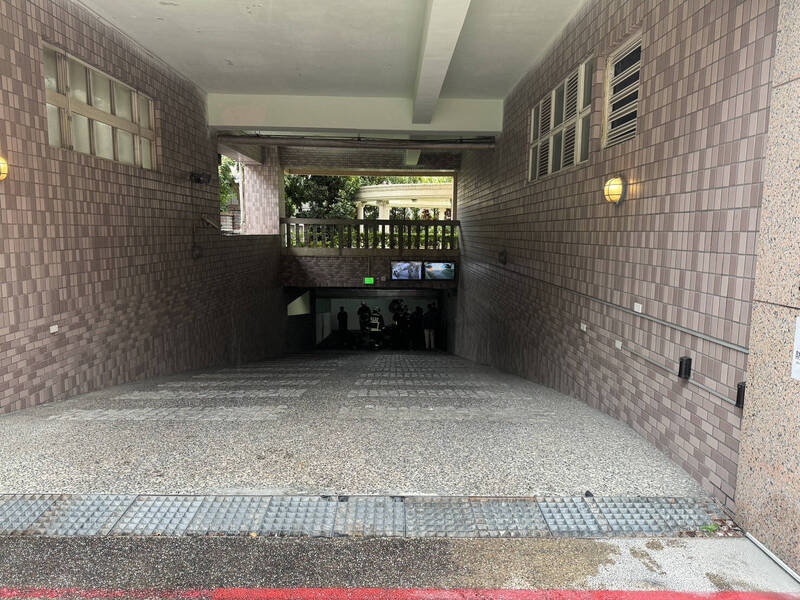 發生意外的大樓地下停車場。(民眾提供) 發生意外的大樓地下停車場。(民眾提供)