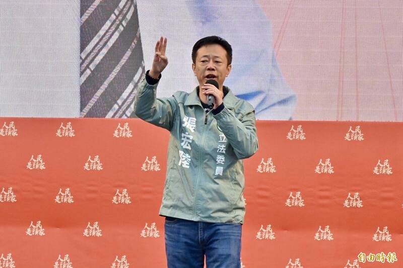 民進黨今（30）日在新北市板橋區舉行「人民是頭家」政策宣講會，立委張宏陸致詞。（記者叢昌瑾攝）