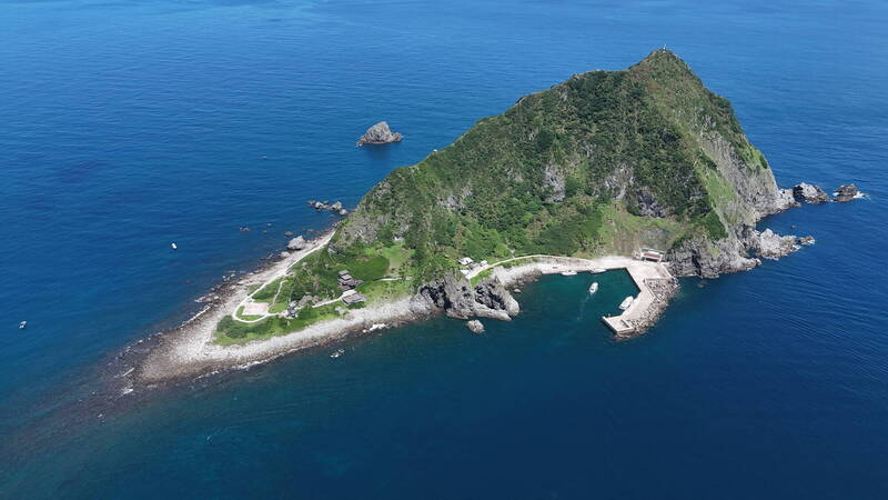 「基隆嶼及潮境保育區」開放登島,4月1日至10月31日起開放預約,每日開放1200名遊客登島。(基隆市政府產業發展處提供) 「基隆嶼及潮境保育區」開放登島,4月1日至10月31日起開放預約,每日開放1200名遊客登島。(基隆市政府產業發展處提供)