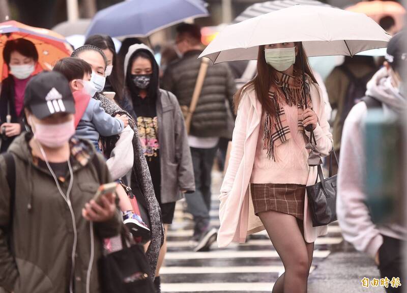 今仍濕冷，不過明起降雨趨緩，氣溫開始逐步回升。（資料照）