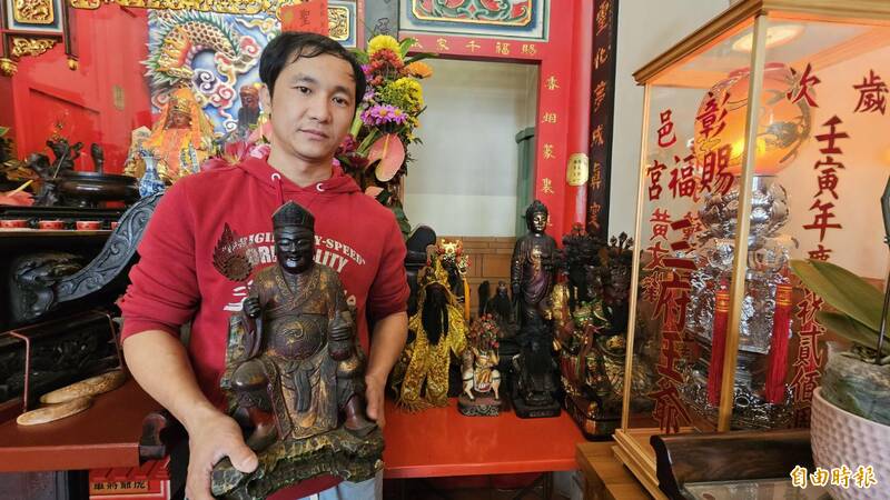 「退神」原因曝光！阿婆哭著把供奉一輩子的觀音 交給法師