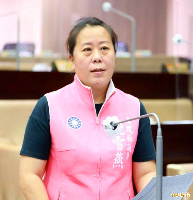 南投縣前議員史雪燕去年12月遭內政部以未依法辦理放棄中華民國以外的國籍為由解除公職,史雪燕提起訴願,行政院訴願審議委員會3月26日將其駁回。(資料照) 南投縣前議員史雪燕去年12月遭內政部以未依法辦理放棄中華民國以外的國籍為由解除公職,史雪燕提起訴願,行政院訴願審議委員會3月26日將其駁回。(資料照)