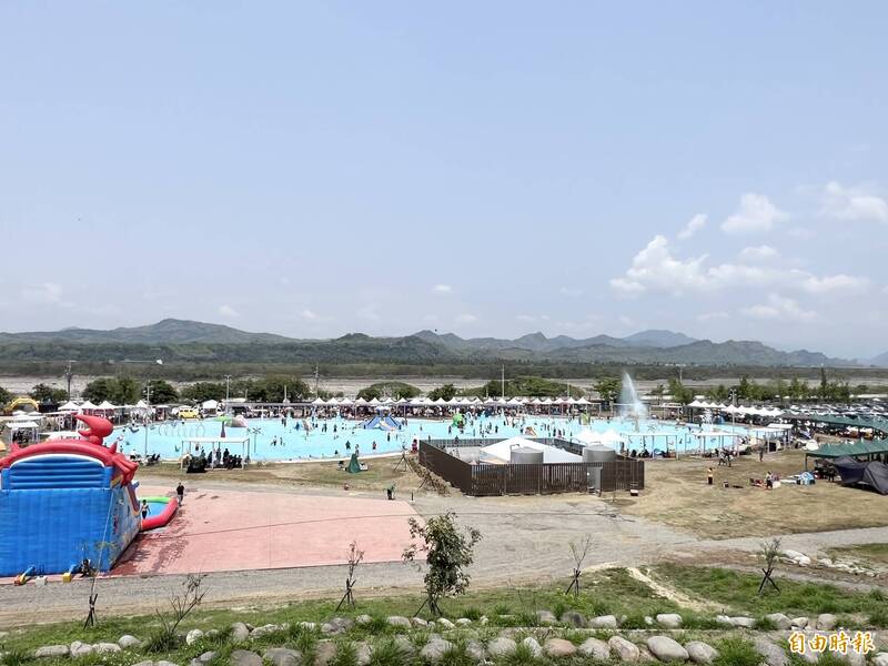 廣闊的新豐親水公園。（記者羅欣貞攝）