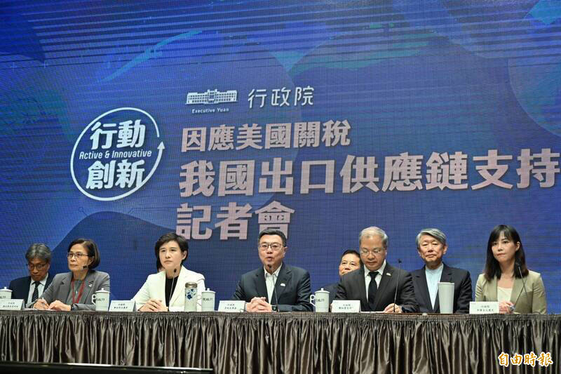 美國對台祭出32％的高關稅，行政院長卓榮泰宣布9大面向、20項措施，其中工業700億元、農業180億元，總經費880億元的支持方案。（記者田裕華攝）