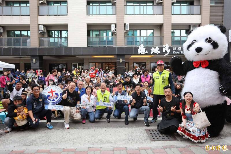 車城保力補過兒童節活動,魚丸親子DIY超嗨 。(記者蔡宗憲攝) 車城保力補過兒童節活動,魚丸親子DIY超嗨 。(記者蔡宗憲攝)
