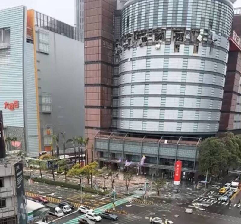 台中新光三越百貨公司2月發生嚴重爆炸,造成5人死亡,30多人輕重傷。(民眾提供) 台中新光三越百貨公司2月發生嚴重爆炸,造成5人死亡,30多人輕重傷。(民眾提供)
