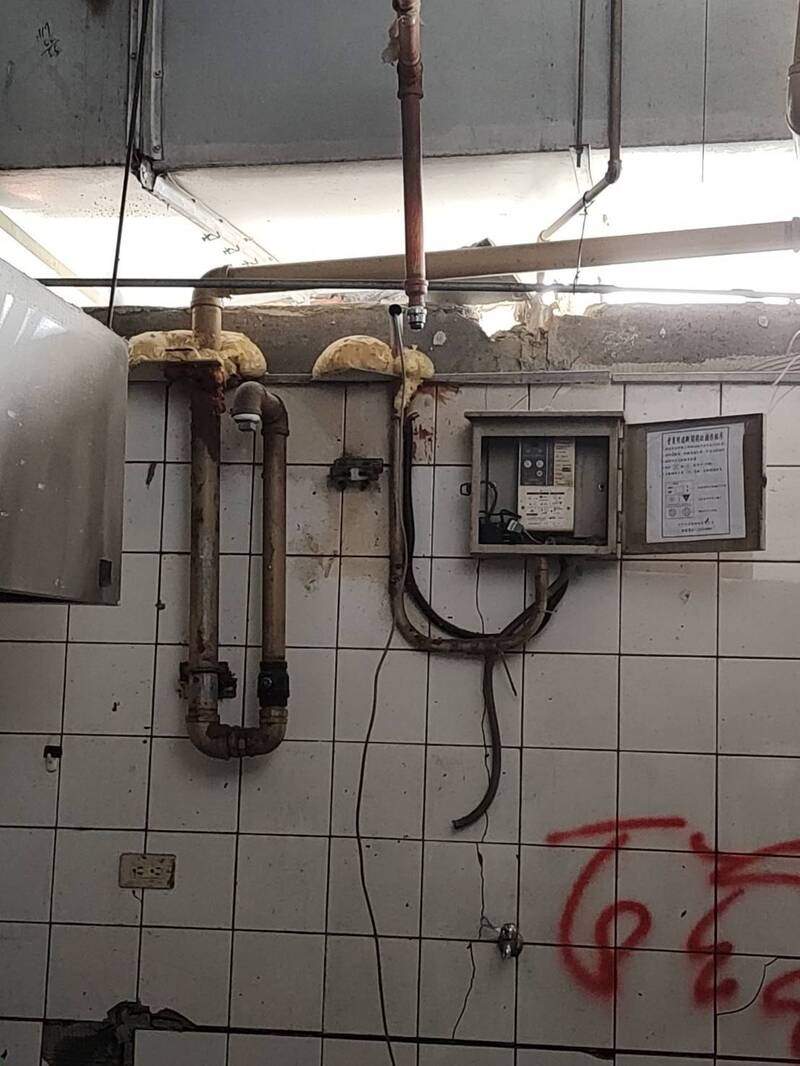 欣中瓦斯在氣爆後勘查天然氣管線外觀及封塞塞頭。(民眾提供) 欣中瓦斯在氣爆後勘查天然氣管線外觀及封塞塞頭。(民眾提供)
