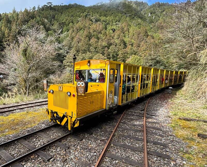 宜蘭太平山遊樂區蹦蹦車軌道災後復建順利，預計9月全線復駛。（林保署宜蘭分署提供）