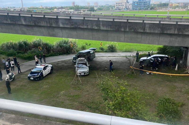 債主遭砍25刀慘死後座，宜蘭警迅速逮24歲犯嫌，案發現場拉起封鎖線偵辦。（民眾提供）