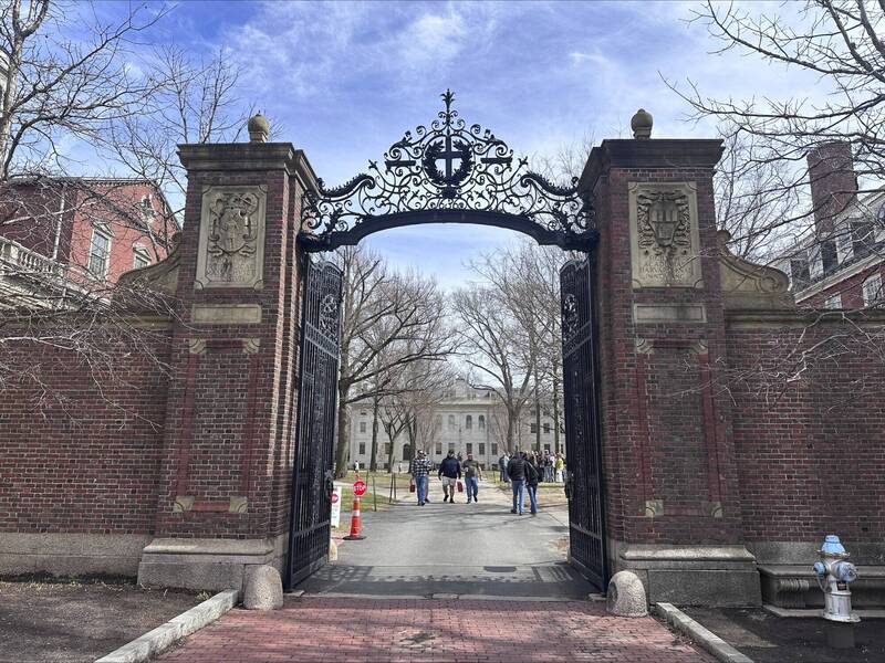 美國哈佛大學附近的高檔公寓藏著妓院,市議員、富豪都去消費。哈佛大學示意圖。(美聯社) 美國哈佛大學附近的高檔公寓藏著妓院,市議員、富豪都去消費。哈佛大學示意圖。(美聯社)