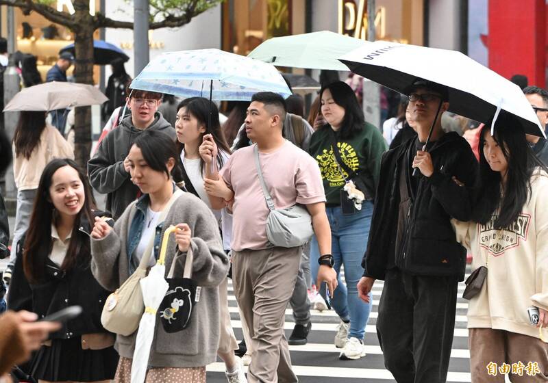 今日白天中部以北和東半部高溫20至22度，南部則約24、25度，請民眾留意溫度變化適時增添衣物。（資料照）
