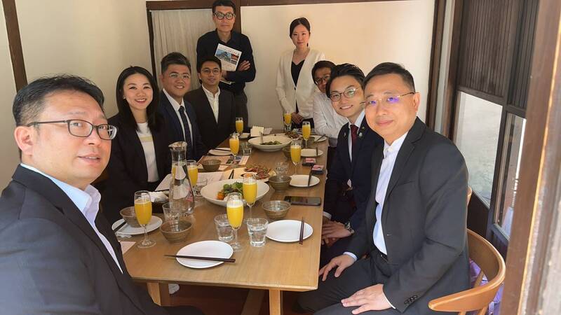 日本和歌山市議員拜會新竹市民進黨多名市議員,為和歌山市5月要舉辦的國際音樂祭,邀東園國及陽光國小學生參與。民進黨議員今與日籍議員在辛志平故居交流對談。(市議員楊玲宜提供) 日本和歌山市議員拜會新竹市民進黨多名市議員,為和歌山市5月要舉辦的國際音樂祭,邀東園國及陽光國小學生參與。民進黨議員今與日籍議員在辛志平故居交流對談。(市議員楊玲宜提供)