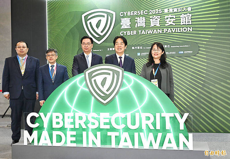 President William Lai, second right, National Security Council Secretary-General Joseph Wu, center, and other guests pose for a photograph at the Taiwan Cyber Pavilion at the Cybersec Expo in Taipei yesteday.
Photo: Chang Chia-ming, Taipei Times President William Lai, second right, National Security Council Secretary-General Joseph Wu, center, and other guests pose for a photograph at the Taiwan Cyber Pavilion at the Cybersec Expo in Taipei yesteday.
Photo: Chang Chia-ming, Taipei Times