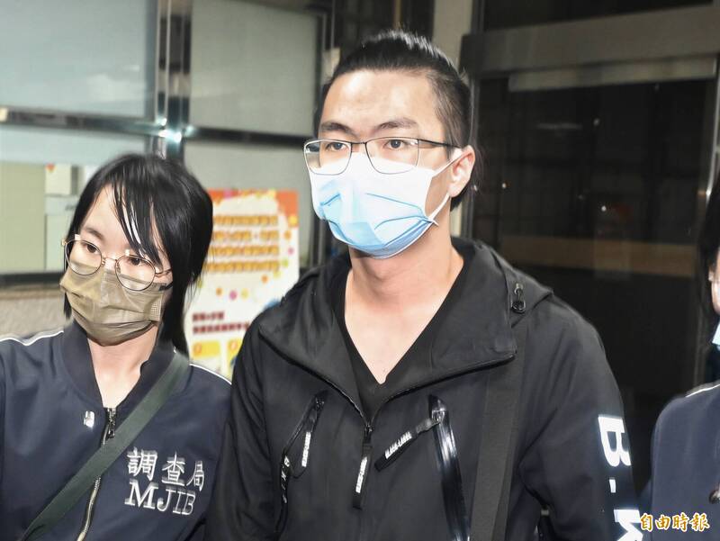 新北地檢署針對罷免立委蘇巧慧、吳琪銘、張宏陸、李坤城的四大罷團涉幽靈聯署,罷免蘇巧慧案領銜人譚鎮耀(見圖)等6人訊後聲押。(記者王藝菘攝) 新北地檢署針對罷免立委蘇巧慧、吳琪銘、張宏陸、李坤城的四大罷團涉幽靈聯署,罷免蘇巧慧案領銜人譚鎮耀(見圖)等6人訊後聲押。(記者王藝菘攝)
