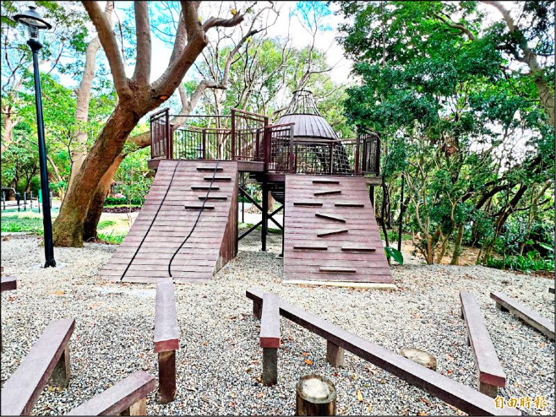 中和區嘉穗公園以「森林健身房」為主題設計。(記者賴筱桐攝) 中和區嘉穗公園以「森林健身房」為主題設計。(記者賴筱桐攝)