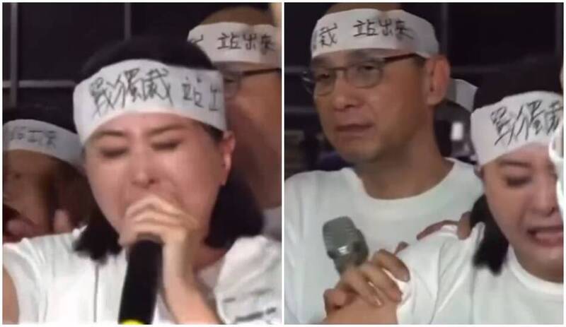 王鴻薇上演痛哭戲碼,結果被朱立倫直接拉到後排。(圖翻攝自Threads) 王鴻薇上演痛哭戲碼,結果被朱立倫直接拉到後排。(圖翻攝自Threads)