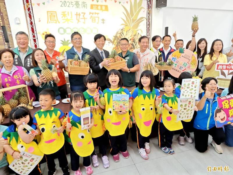 今年度的台南鳳梨好筍季,將在關廟的山西宮揭幕。(記者吳俊鋒攝) 今年度的台南鳳梨好筍季,將在關廟的山西宮揭幕。(記者吳俊鋒攝)