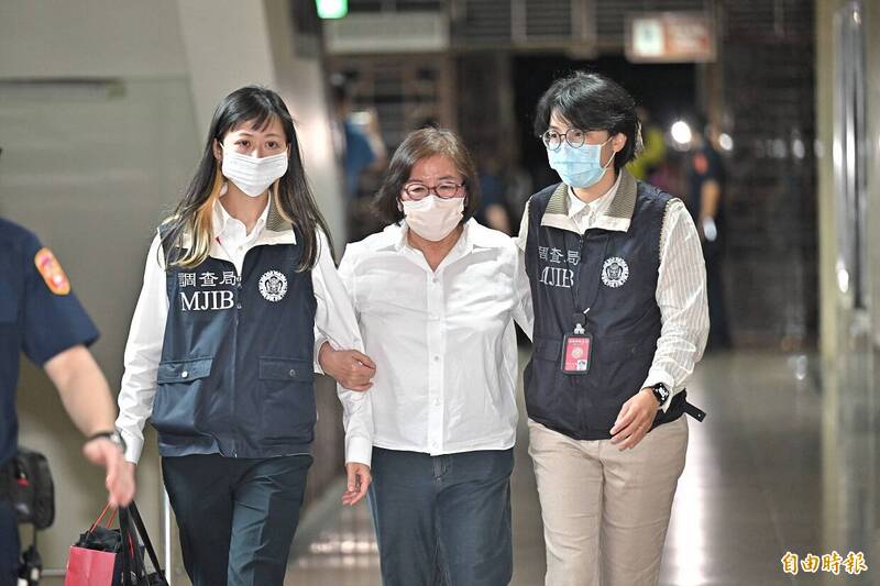 國民黨台北市黨部主委黃呂錦茹昨晚被移送北檢複訊。(記者塗建榮攝) 國民黨台北市黨部主委黃呂錦茹昨晚被移送北檢複訊。(記者塗建榮攝)