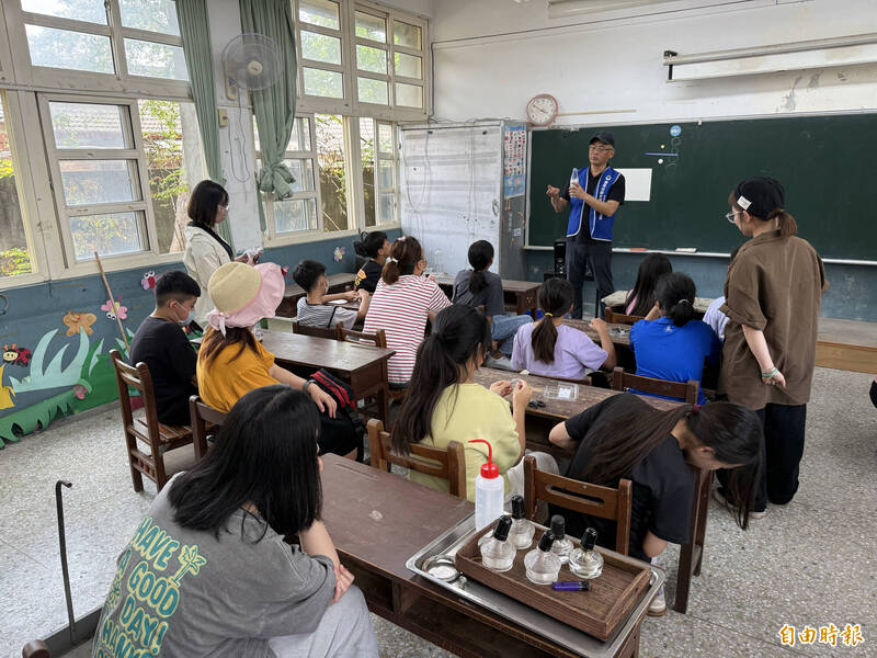 新生國小、鹿北社區與朝揚科大USR團隊合作,將鹿北分班活化為雜食糧學教育推廣中心。(記者李文德攝) 新生國小、鹿北社區與朝揚科大USR團隊合作,將鹿北分班活化為雜食糧學教育推廣中心。(記者李文德攝)