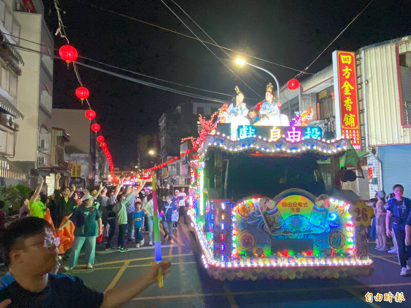 今年北港真人藝閣遊行共63座,創歷年之最。(記者李文德攝) 今年北港真人藝閣遊行共63座,創歷年之最。(記者李文德攝)