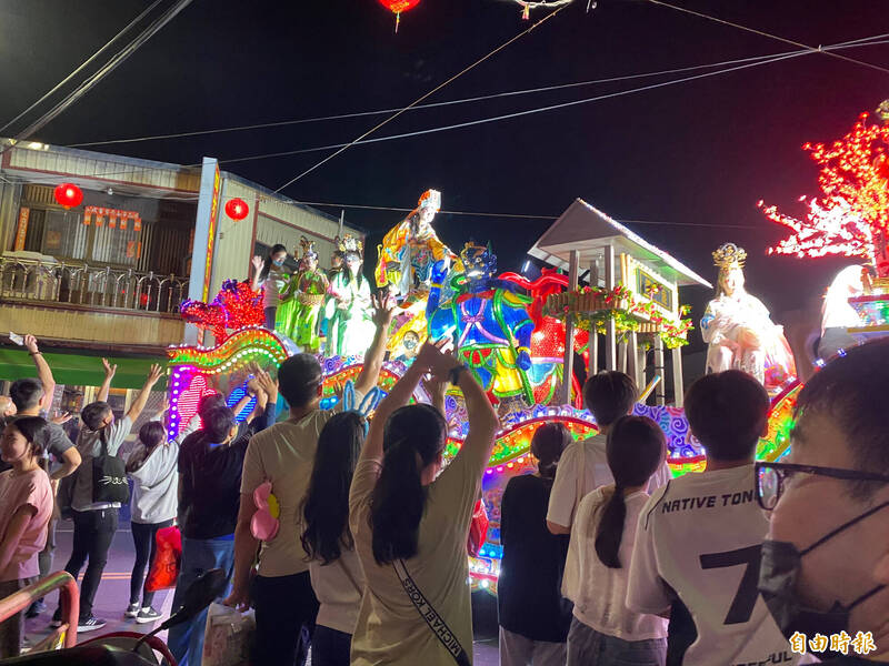 今年北港真人藝閣遊行共63座,創歷年之最。(記者李文德攝) 今年北港真人藝閣遊行共63座,創歷年之最。(記者李文德攝)