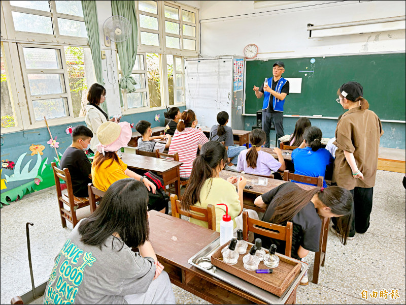 元長鄉新生國小、鹿北社區與朝揚科大USR團隊合作，將鹿北分班活化為雜食糧學教育推廣中心。
（記者李文德攝）